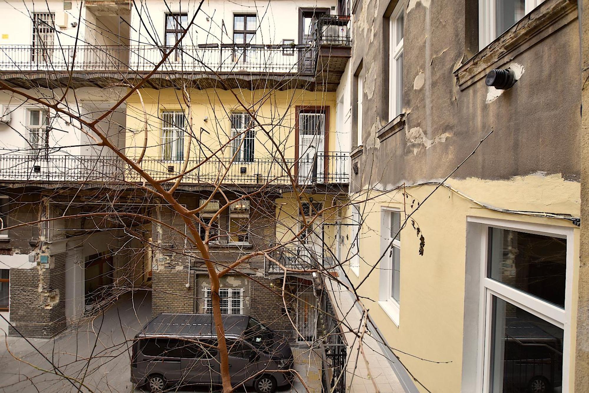 New Faces Design In Downtown Apartment Budapest